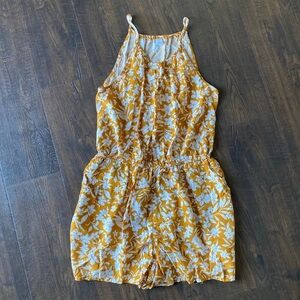old navy women’s medium dusty orange floral keyhole elastic romper with pockets